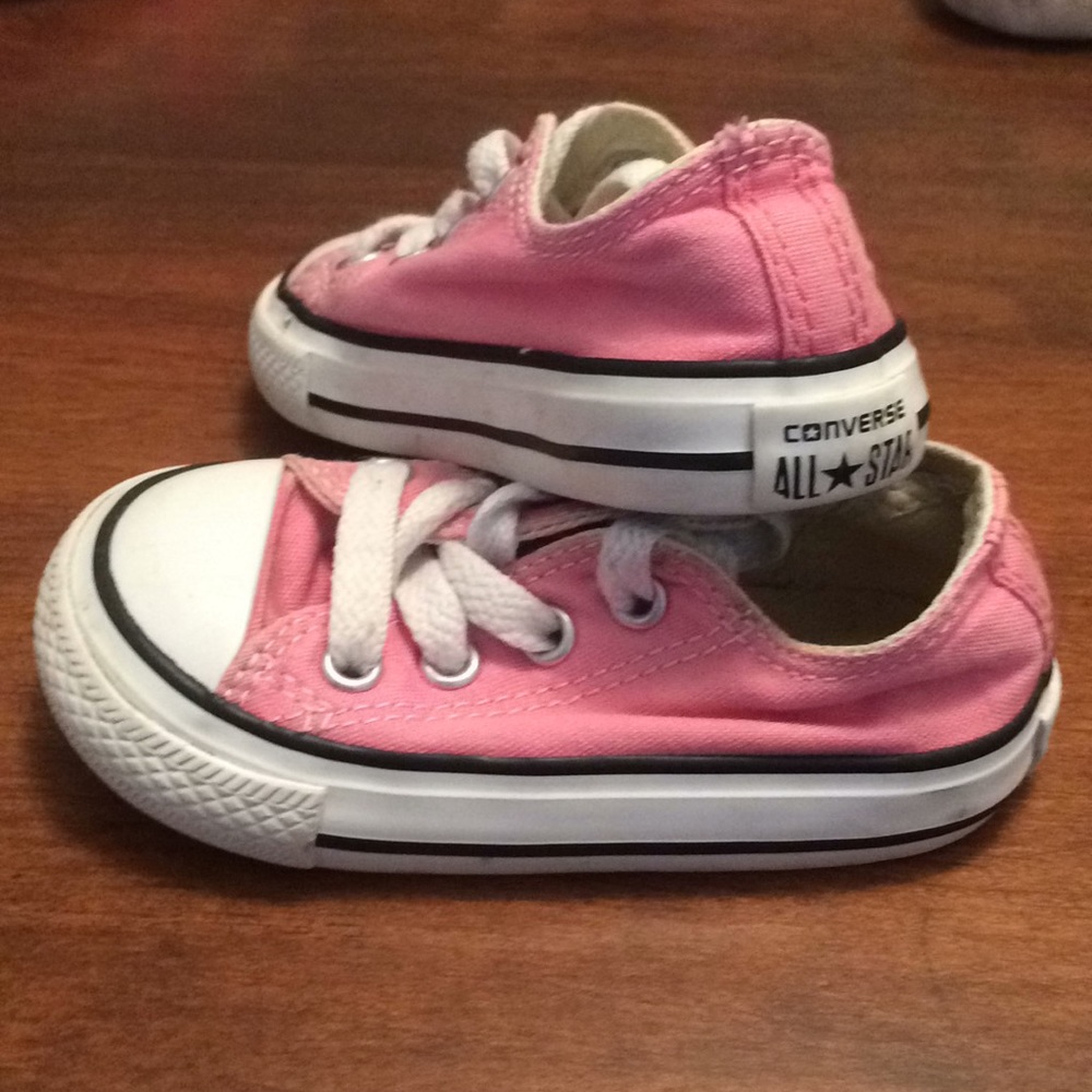 Pink  toddler Converse size 5. Great condition.